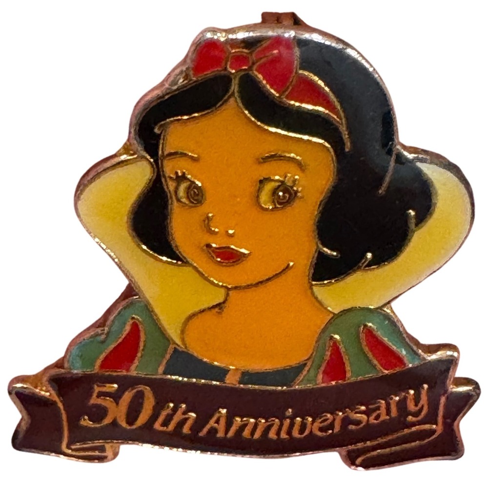 Disney Snow White 50th Anniversary Vintage Enamel Pin Gold Tone Taiwan ROC 1987‎